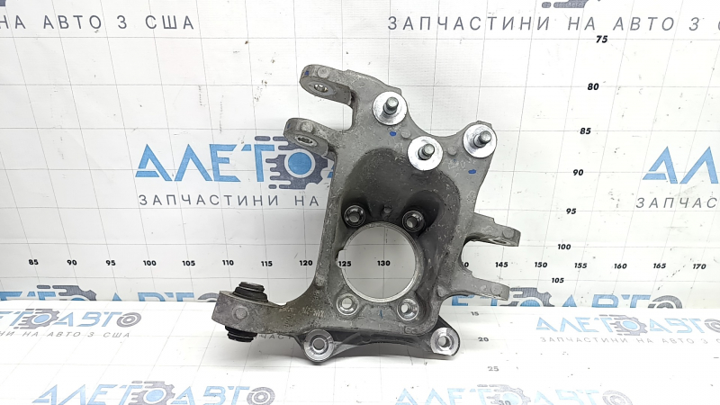 Цапфа задня права Hyundai Santa Fe 24-26 FWD