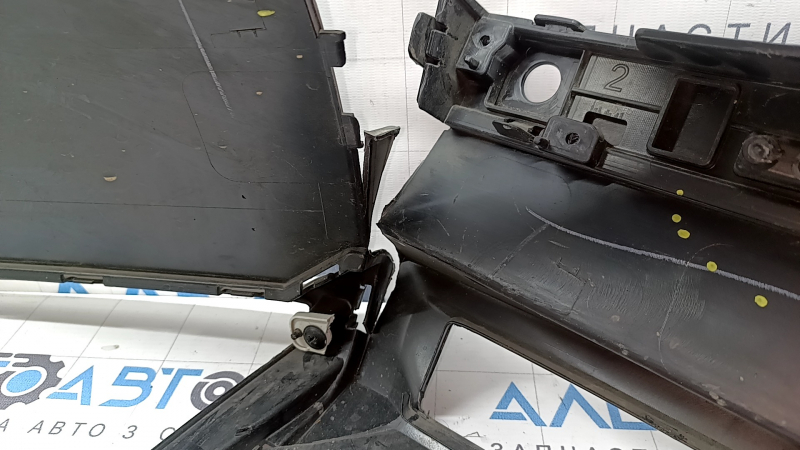 Бампер задний голый средняя часть Hyundai Santa Fe 24-26 SEL, Limited, царапины, потерт, треснут, отсутствуют фрагменты, надломано крепление