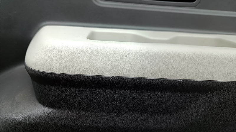 Обшивка арки права Hyundai Santa Fe 24-26 сіра, під керування кліматом, подряпини, побілів пластик, тріснута