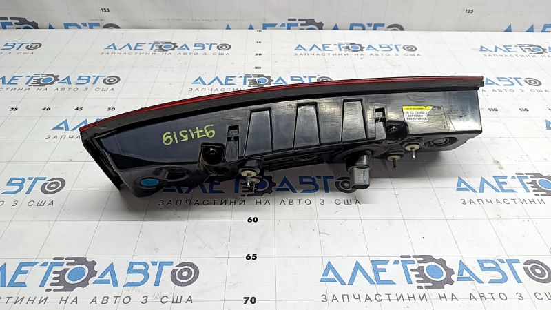 Фонарь внутренний дверь багажника правый Hyundai Santa Fe 24-26 LED, царапины