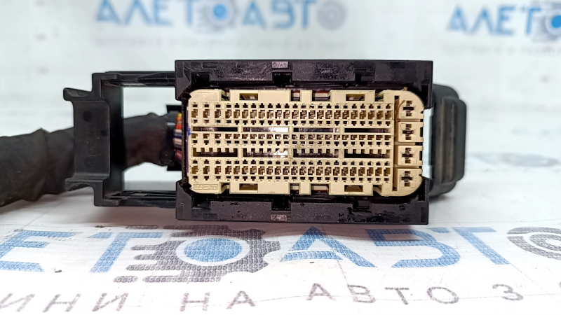 Фішка на блок ECU комп'ютер двигуна Kia Sportage 23-26 2.5 бежева