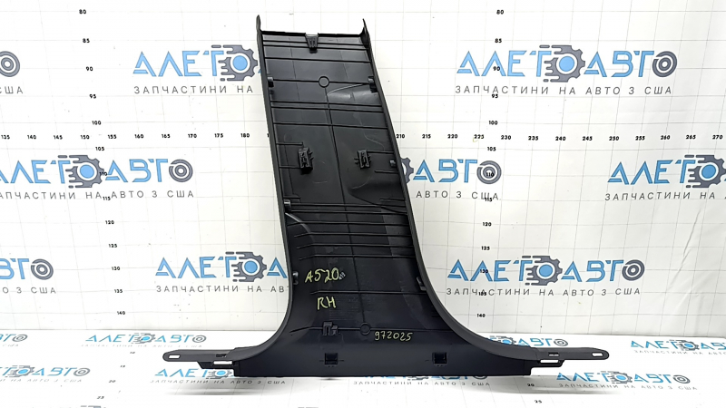 Накладка центральной стойки нижняя правая Audi A5 F5 18-25 5D черная, царапины