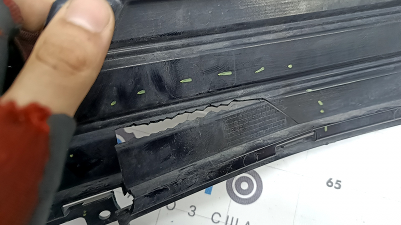 Нижняя решетка переднего бампера Ford Fusion mk5 17-18 структура, треснута