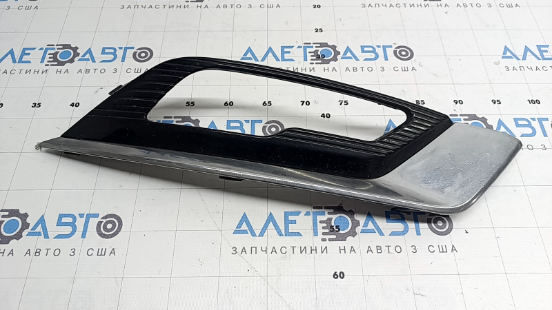 Грати переднього бампера права Ford Fusion mk5 17-18 під птф LED глянець, з хром молдингом, пісок