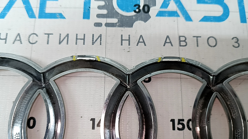 Емблема решітки радіатора значок grill Audi A5 F5 20-25 хром, зламані кріплення