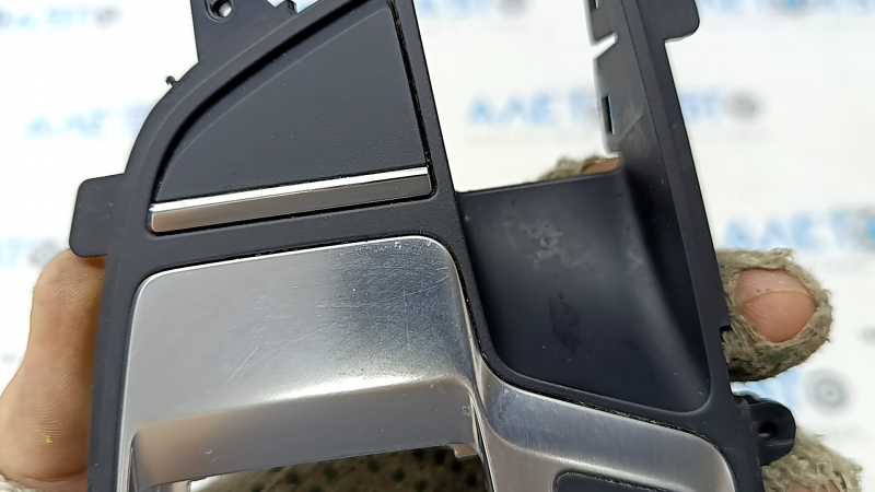 Накладка шифтера Audi A5 F5 17-25 черная, царапины, тычки на хроме