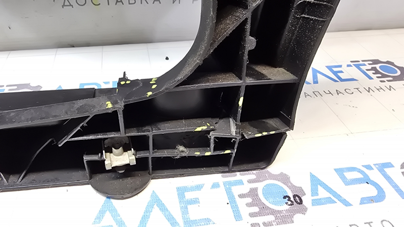 Телевизор панель радиатора Audi A4 B8 08-16 треснут
