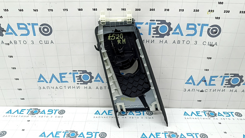 Накладка центральной стойки верхняя ремень правая Audi A5 F5 18-25 5D черная, потерта