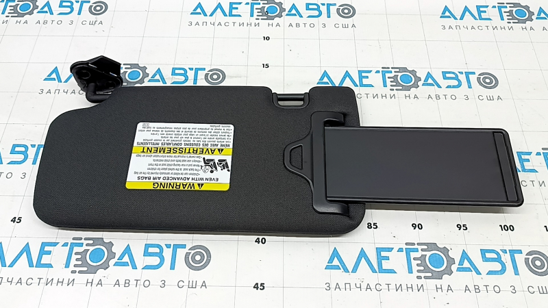 Козирок правий Subaru Forester 25-26 без гачка, чорний