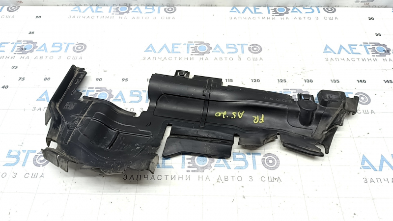 Дефлектор радіатора правий Audi A5 F5 20-25 2.0T, MHEV тріщина