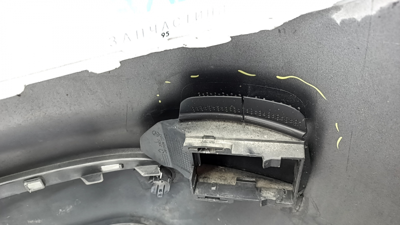 Бампер задний голый Mercedes W213 E 17-20 под парктроники без молдингов, AMG pkg, серебро, трещины, царапины, сломаны крепления, отклеилось крепление BSM