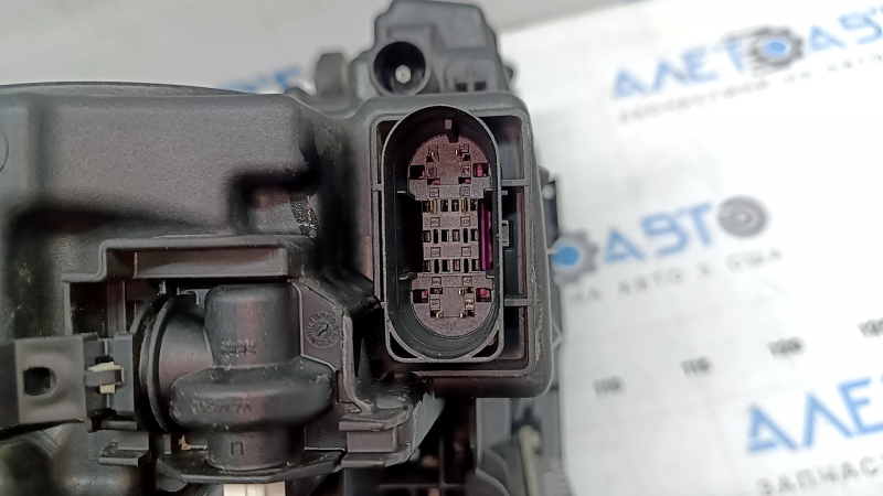 Фара передняя левая в сборе Mercedes W213 E 17-19 LED, скол