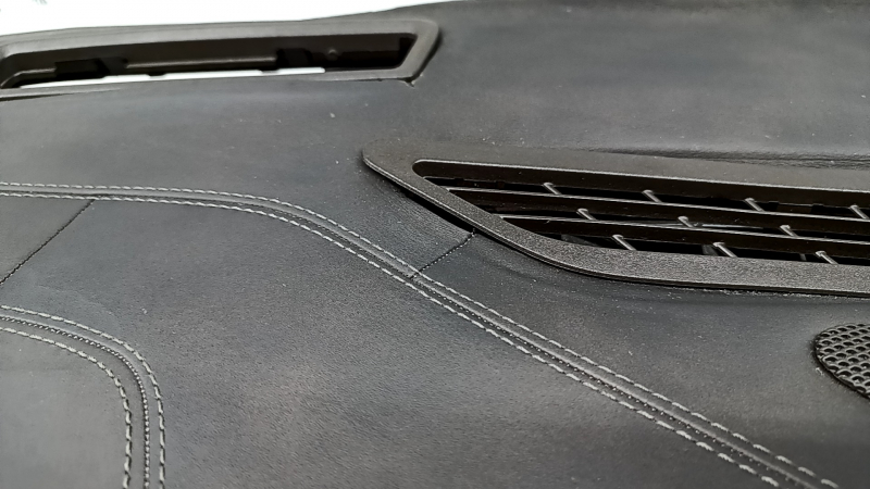 Торпедо передняя панель с AIRBAG Ford Fusion mk5 17-20 коричневая с бежевым под start-stop, под проекцию, под динамик, стянулась кожа, надрыв, сломано крепление