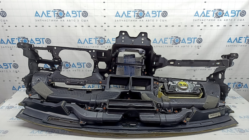 Торпедо передняя панель с AIRBAG Ford Fusion mk5 17-20 коричневая с бежевым под start-stop, под проекцию, под динамик, стянулась кожа, надрыв, сломано крепление