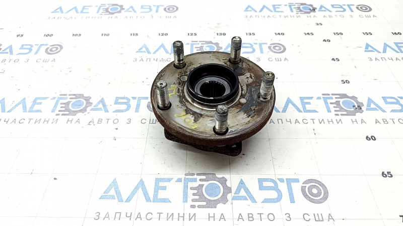 Ступиця передня ліва Subaru Forester 25-26 іржава