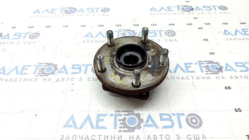 Ступиця передня права Subaru Forester 25-26 іржава