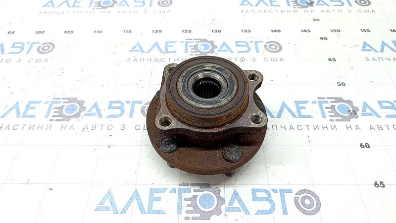 Ступиця передня права Subaru Forester 25-26 іржава