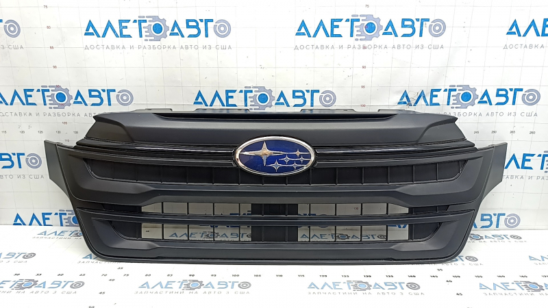 Решітка радіатора grill у зборі Subaru Forester 25-26 base, з емблемою, потерта.
