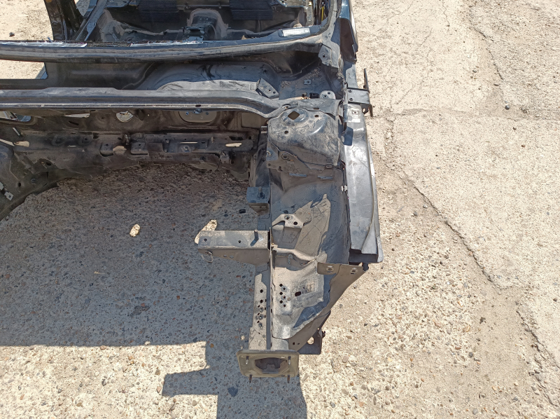 Четверть передняя левая Ford Fusion mk5 13-20 plug-in на кузове, черная, с кронштейном зарядного порта