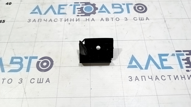 Кріплення переднього бампера праве Tesla Model 3 18-23