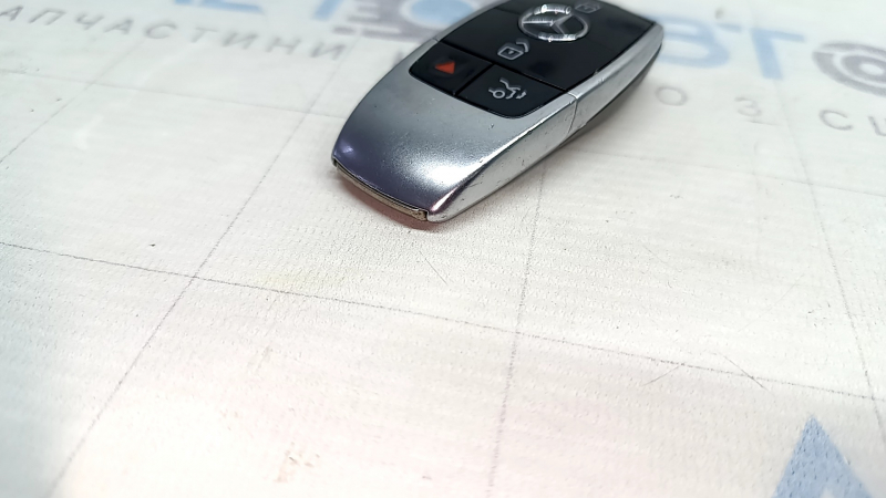 Ключ smart Mercedes W213 E 17-23 4 кнопки, keyless, потерт, тички