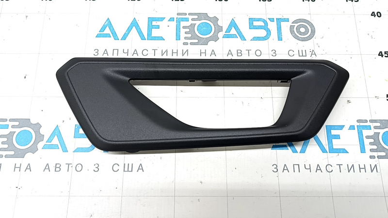 Накладка обшивки двери карточки передняя правая Subaru Forester 25-26 черная