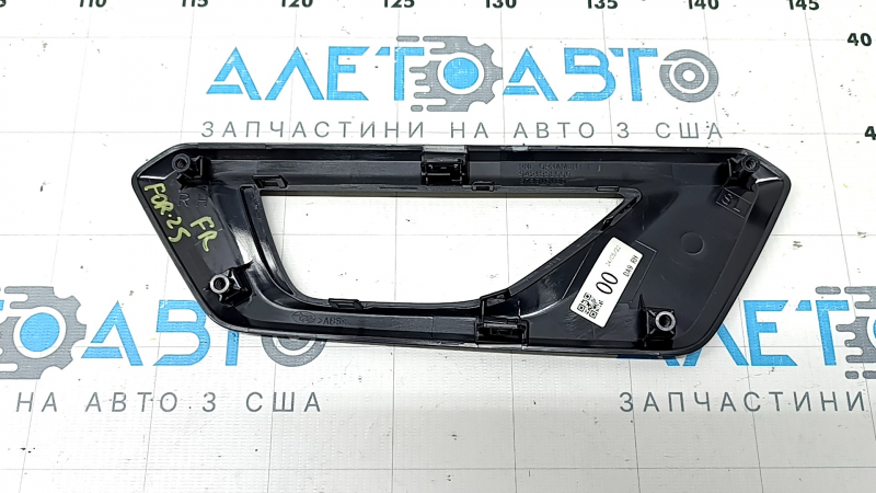 Накладка обшивки двери карточки передняя правая Subaru Forester 25-26 черная