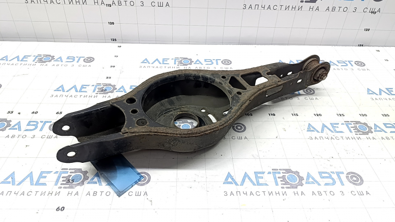 Рычаг нижний под пружину задний правый Toyota Camry v70 18-24 FWD сайлент под замену, ржавый
