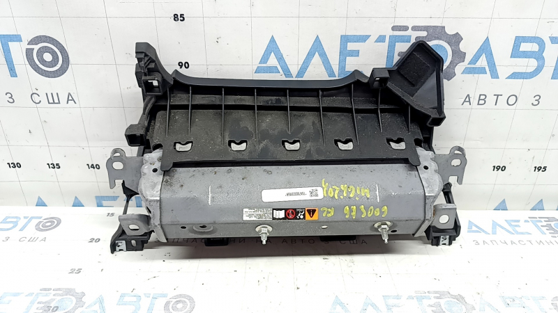 Подушка безопасности airbag коленная водительская левая Toyota Highlander 20-26 черная, царапины