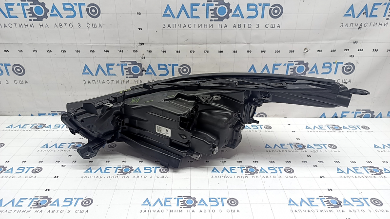 Фара передняя правая Toyota Highlander 21-26 LED, без DRL, темная, под полировку, царапины