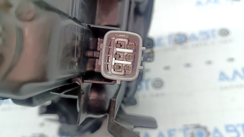 Фара передняя правая Toyota Highlander 21-26 LED, без DRL, темная, под полировку, царапины