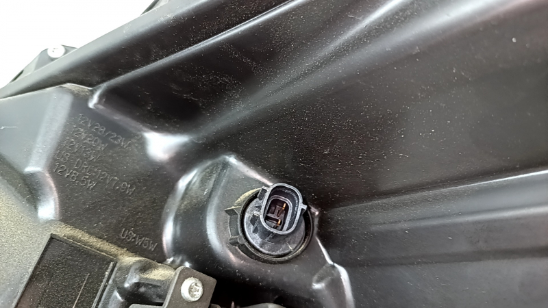 Фара передняя правая Toyota Highlander 21-26 LED, без DRL, темная, под полировку, царапины