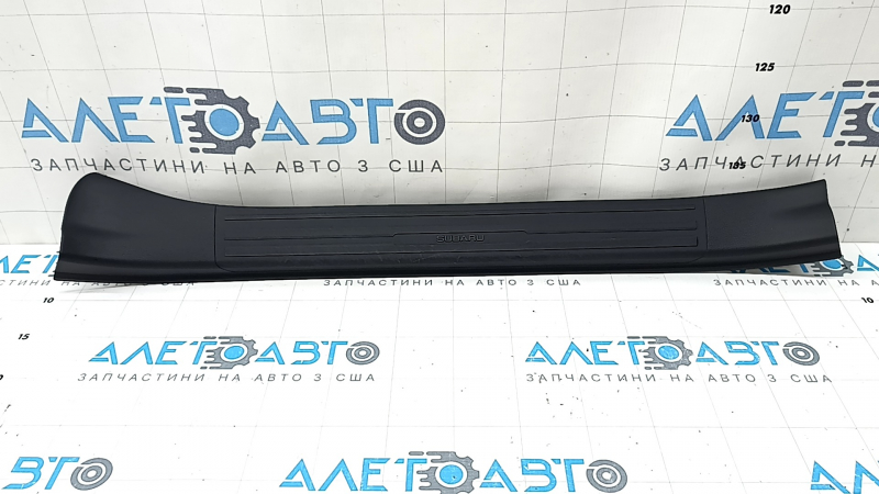 Накладка порога передняя левая Subaru Forester 25-26 черная, потерта