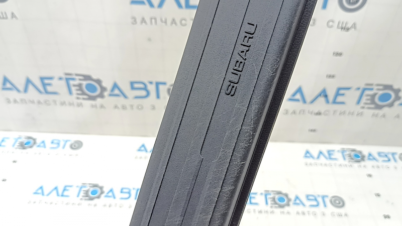 Накладка порога передняя левая Subaru Forester 25-26 черная, потерта