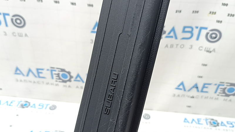 Накладка порога передняя левая Subaru Forester 25-26 черная, потерта
