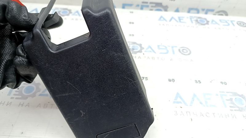 Накладка салазки правого сиденья 2 ряд передняя левая Toyota Highlander 20-26 черная, царапины