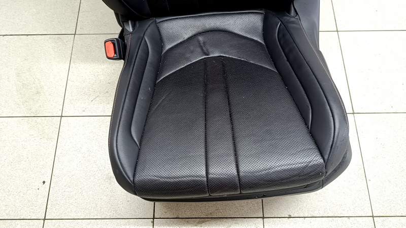Водительское сиденье Lexus UX200 UX250h 19-22 кожа черная, с подогревом, с перфорацией, F Sport, вмятина