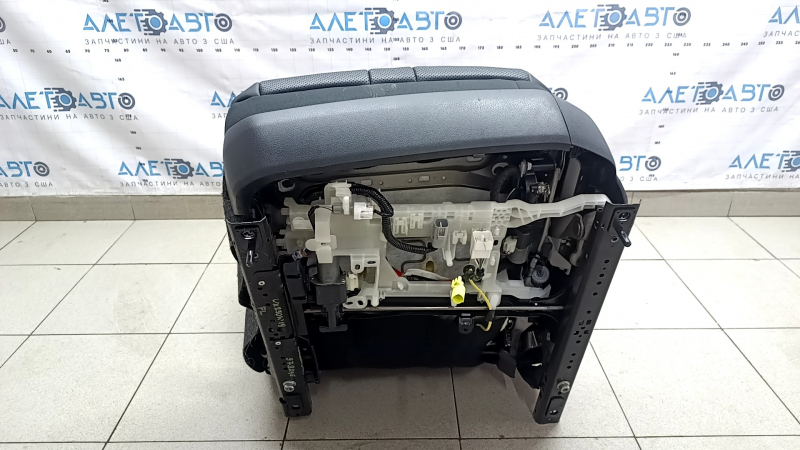 Водительское сиденье Lexus UX200 UX250h 19-22 кожа черная, с подогревом, с перфорацией, F Sport, вмятина