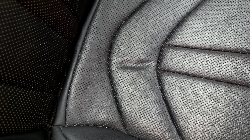 Водительское сиденье Lexus UX200 UX250h 19-22 кожа черная, с подогревом, с перфорацией, F Sport, вмятина