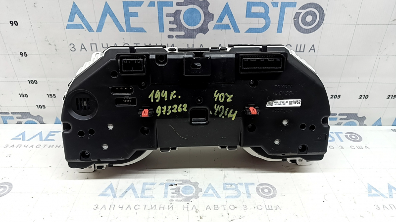 Щиток приборов Toyota Highlander 21-22 дисплей 7" под 8 мест, hybrid, 194к, царапины