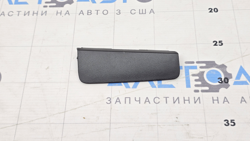 Заглушка нижней решетки переднего бампера правая Toyota Rav4 19-25 структура, Japan built царапина