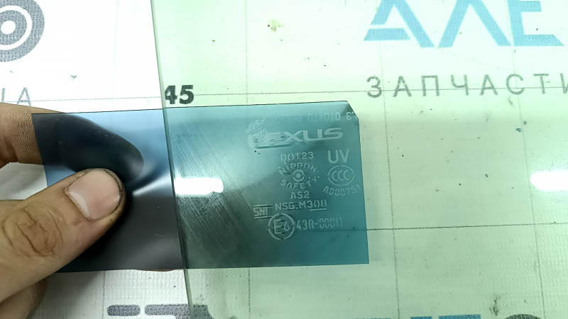 Стекло двери задней правой Lexus UX 19-26