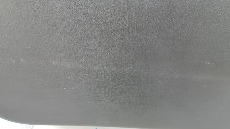 Обшивка дверей багажника нижня Mazda CX-5 17-25 чорна, потерта