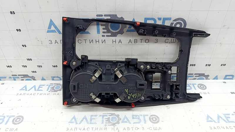 Накладка центральной консоли с подстаканниками Toyota Highlander 20-22 черная, царапины