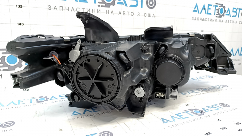Фара передняя левая Mitsubishi Outlander 16-22 галоген, рест, оранжевый отражатель