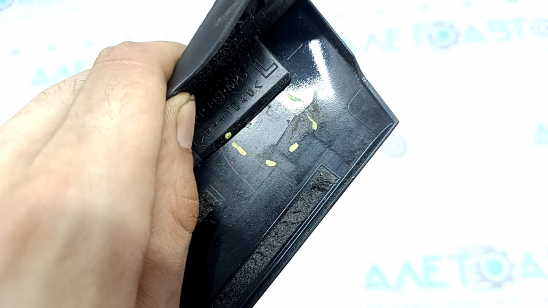Накладка двери боковая передняя левая Lexus UX 19-26 сломано крепепление