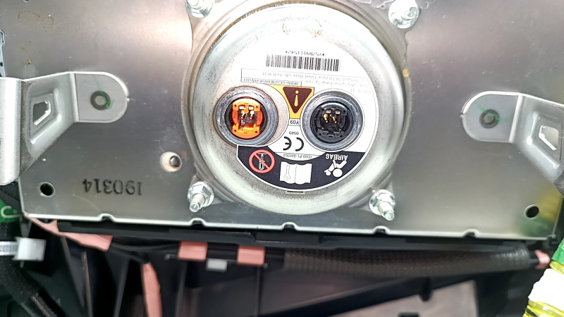 Торпедо передняя панель с AIRBAG Lexus UX200 UX250h 19-22 черная с красной строчкой, F-Sport