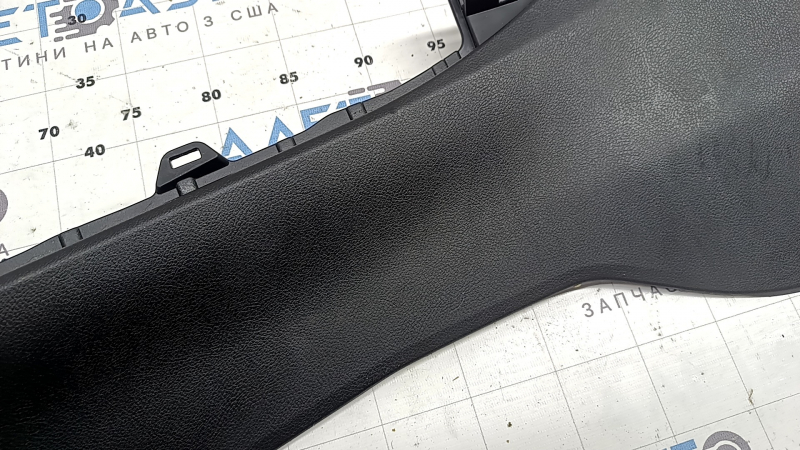 Накладка центральной консоли боковая левая Lexus UX 19-26 черная, без консоли, царапины