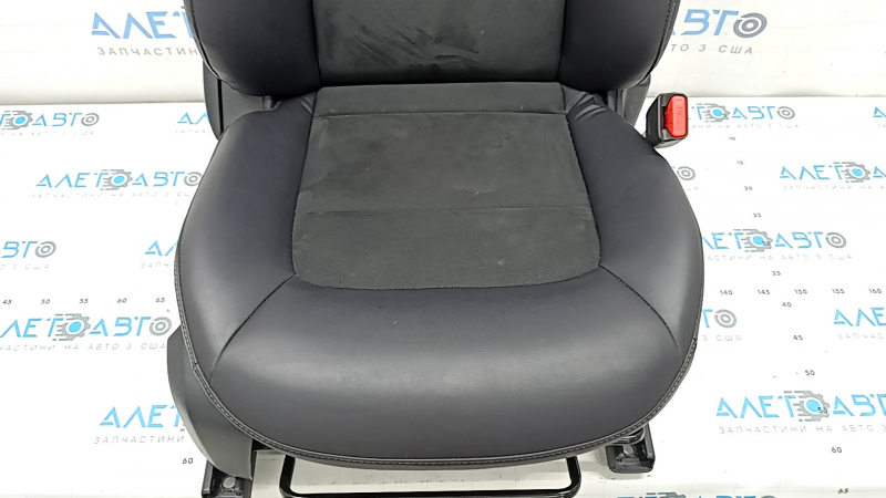 Пассажирское сидение Mazda CX-5 19-23 с airbag, механика, кожа черная комбинированная с алькантарой, серая строчка, подогрев, под чистку