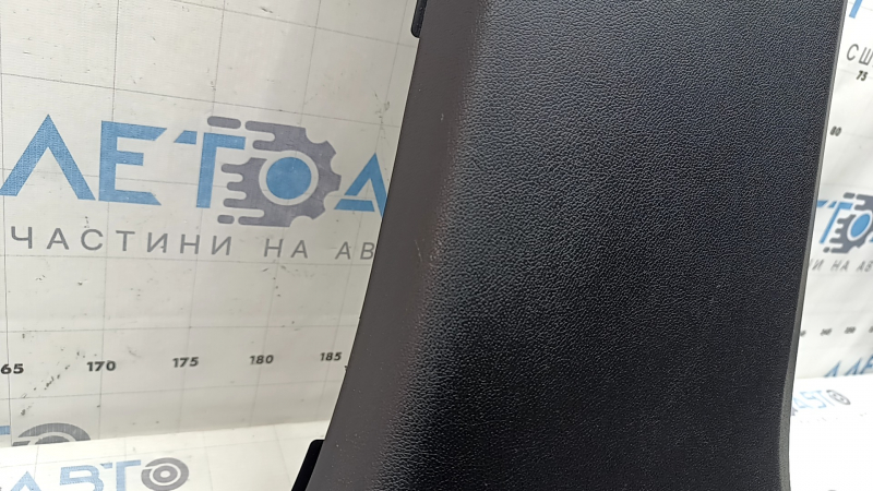 Накладка центральной стойки нижняя правая Kia Sorento 21-26 HEV, PHEV черная, царапины